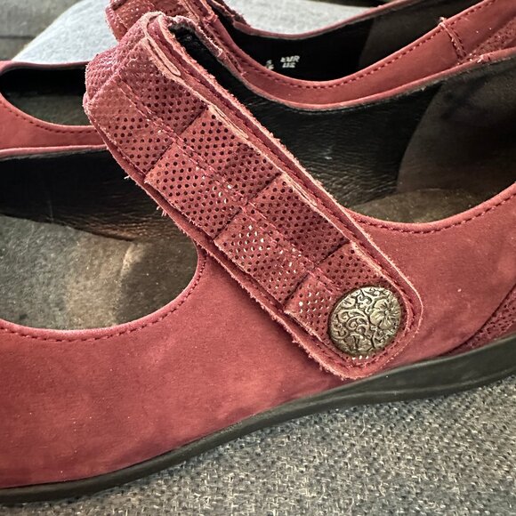 Mephisto Burgundy Suede Mary Jane Shoes Size 7.5 Comfort Flats - Picture 4 of 7
